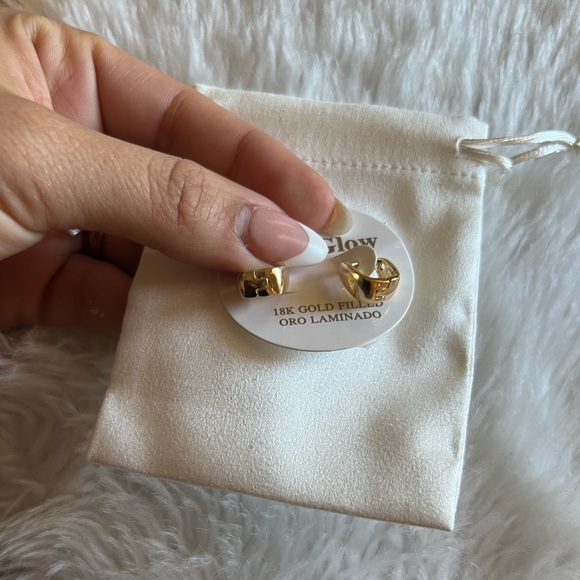 NWT City Glow 18K Gold Filled Earrings - Picture 4 of 4